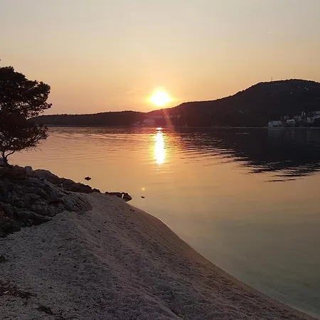 Triple 2681b Guest house